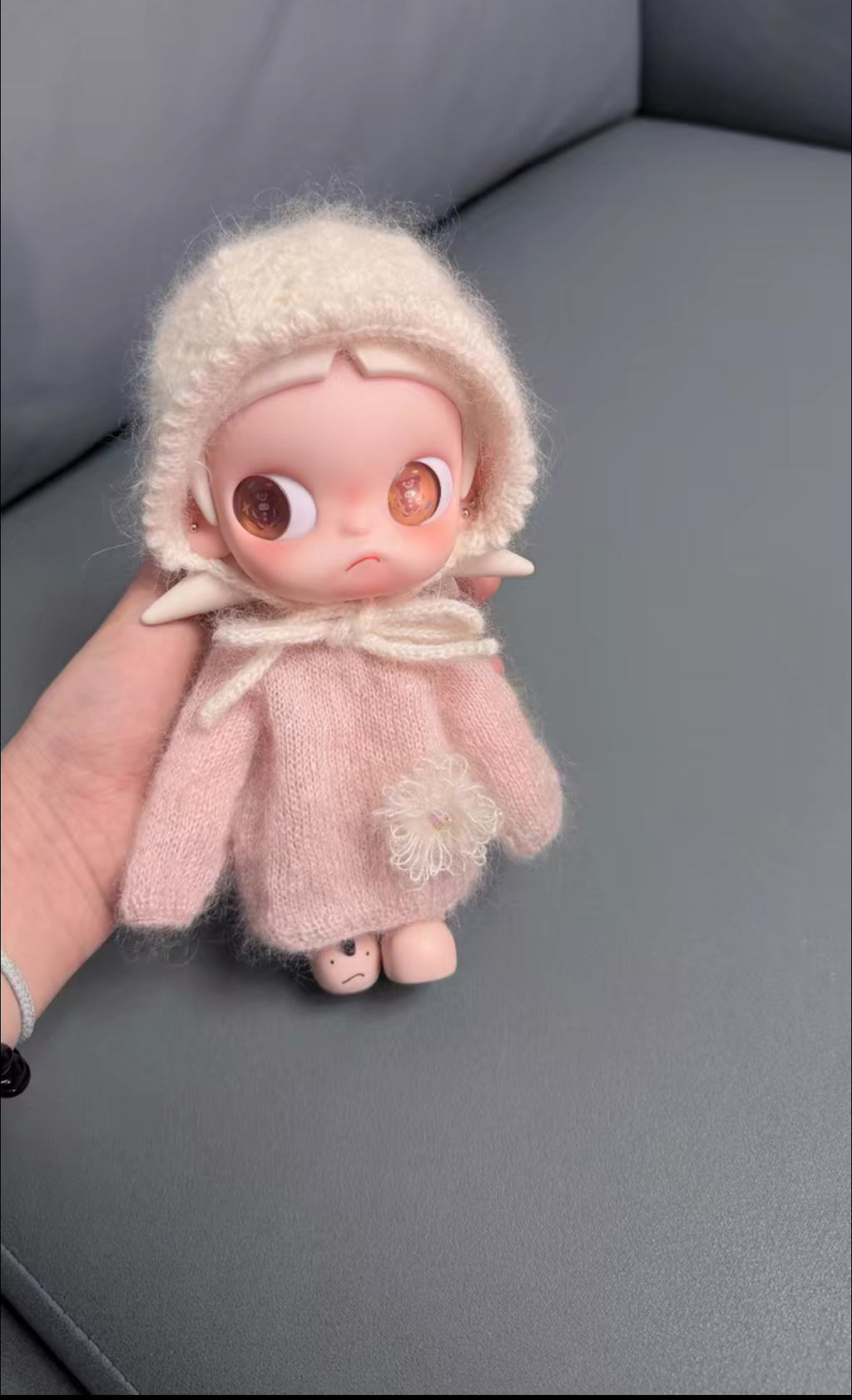 Handmade Mohair Doll Outfit 2-Piece Set – Cream Knit Bonnet & Pink Flower Sweater for Blythe & 1/6 Dolls