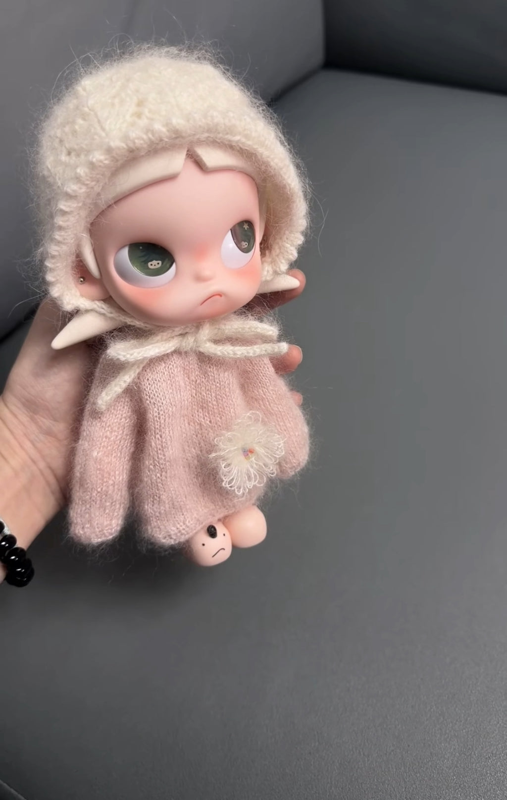 Handmade Mohair Doll Outfit 2-Piece Set – Cream Knit Bonnet & Pink Flower Sweater for Blythe & 1/6 Dolls