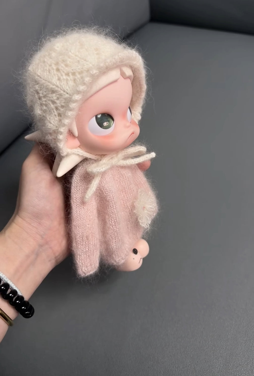 Handmade Mohair Doll Outfit 2-Piece Set – Cream Knit Bonnet & Pink Flower Sweater for Blythe & 1/6 Dolls