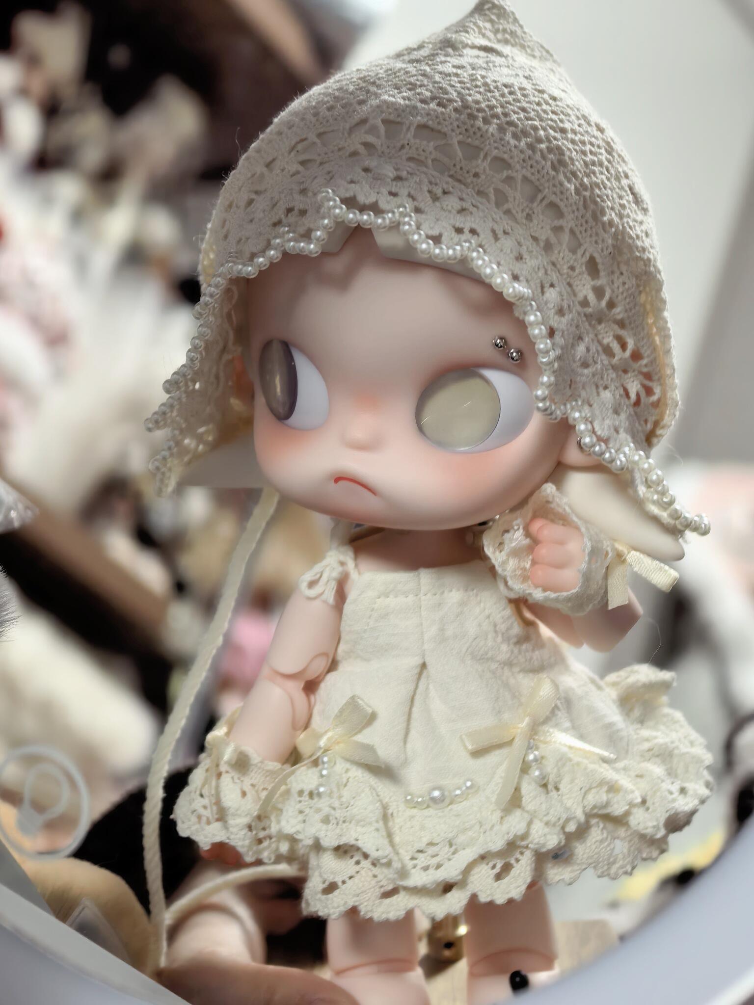 Handmade Lace Lolita Dress Set for 20cm Art Toy Doll – Ivory Cotton Bonnet Hat & Lace Sleeve Cuffs Outfit for Big-Head Designer Dolls