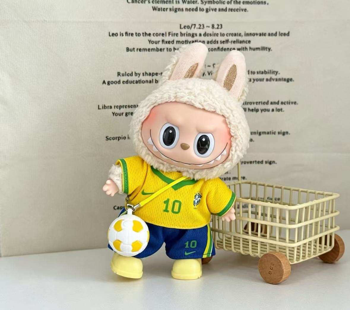 Designed for 17cm art toy dolls. Fits most big-ears designer vinyl dolls, compatible with popular collectible figures from brands like Pop Mart. (Copy) (Copy)