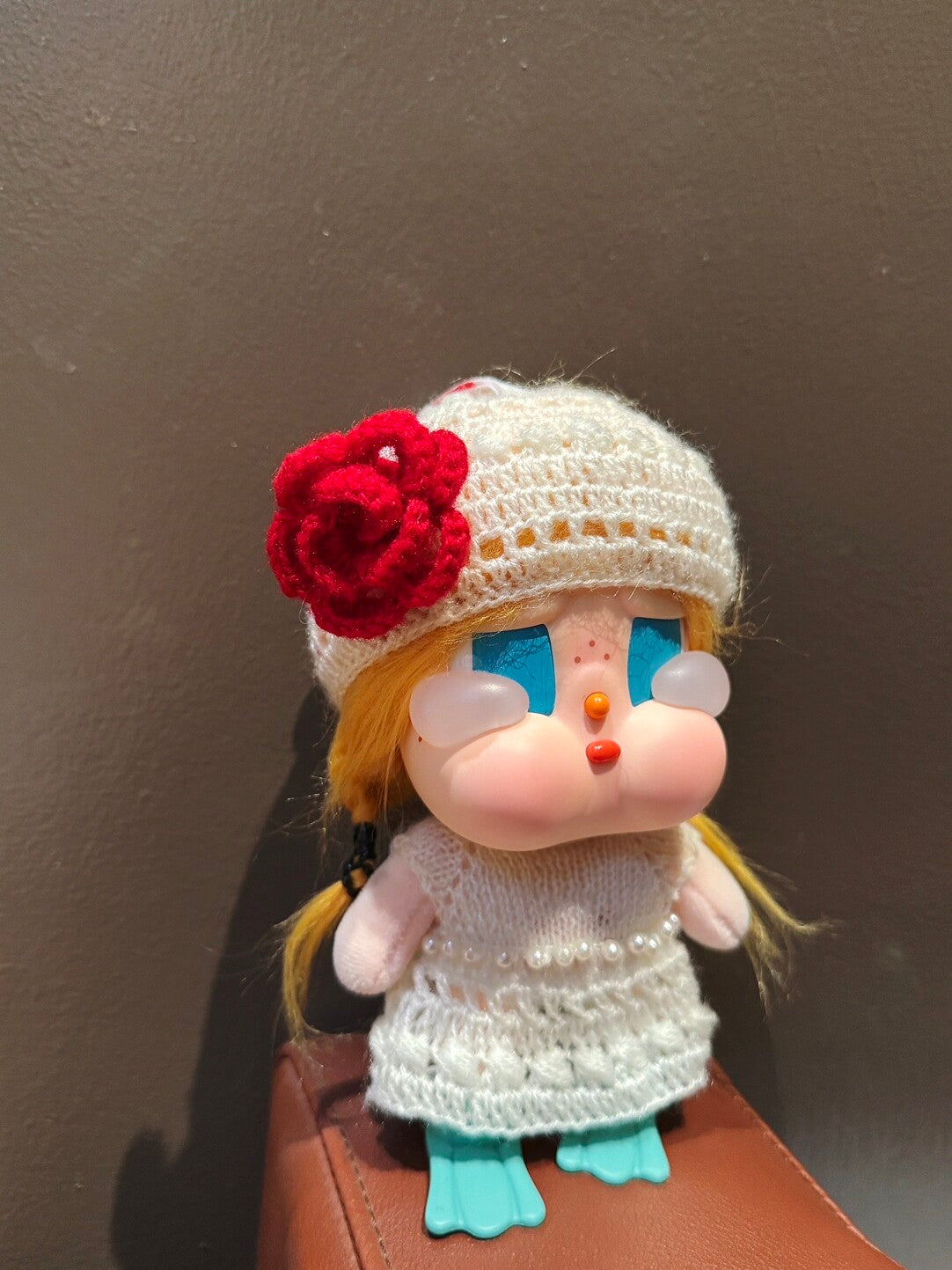 Handmade Crochet Lolita Dress & Rose Hat Set for 17cm Art Toy Doll – White Cotton Outfit for Big-Ears Designer Dolls